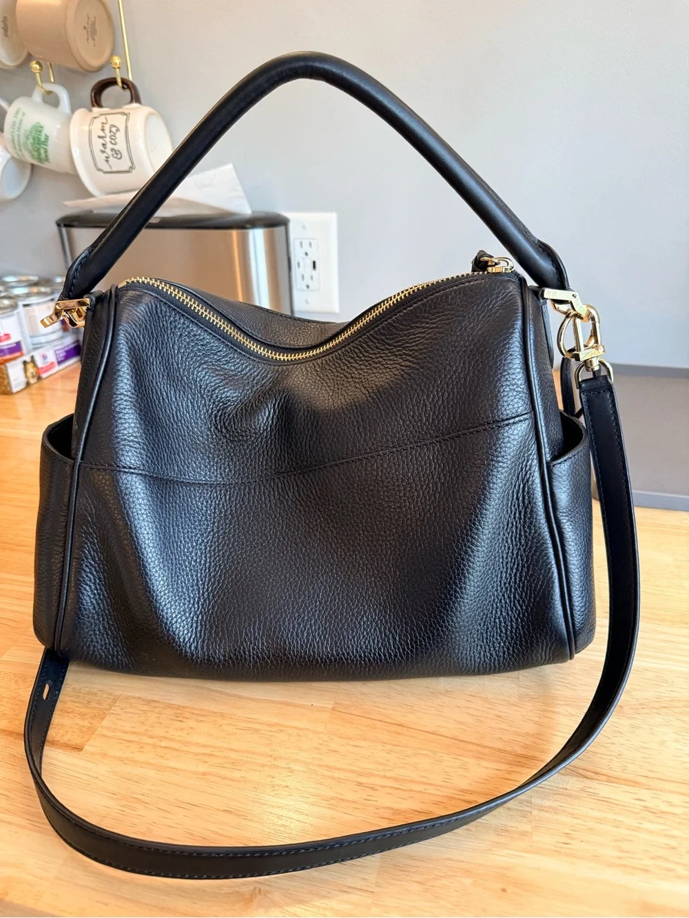 Michael Kors Zipper pocket Black Leather Shoulder Bag with Gold Hardware - Picture 3 of 5